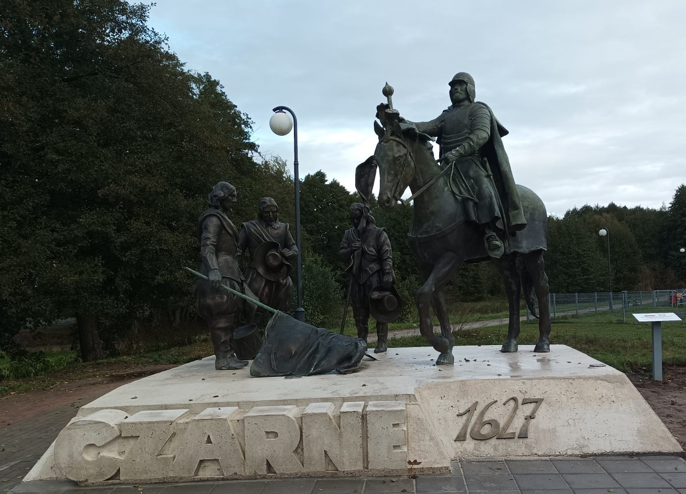 Pomnik upamiętniający chwałę oręża polskiego w bitwie pod Czarnem w 1627 roku odsłonięty